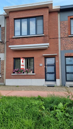 Rijwoning op centrale ligging in Wommelgem met autostaanplaats 