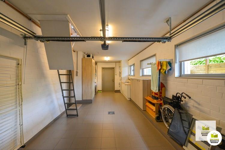 Gerenoveerde gelijkvloerse alleenstaande woning met 3 slaapkamers, garage en tuin vlakbij &#39;t Veld 