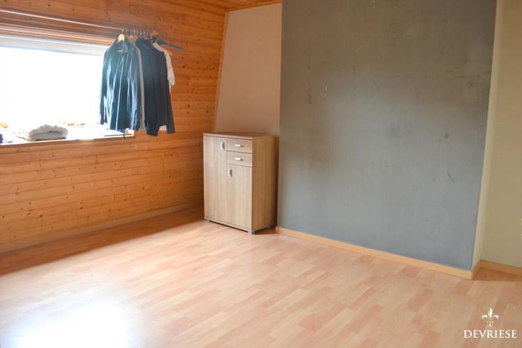 Verzorgde ruime woning met garage te Wevelgem 