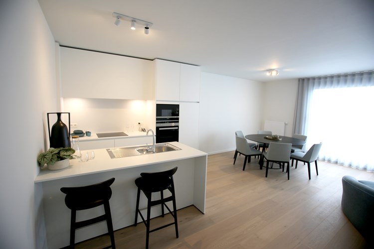 Luxueus 2-slaapkamer-appartement te huur in het centrum Deerlijk. 