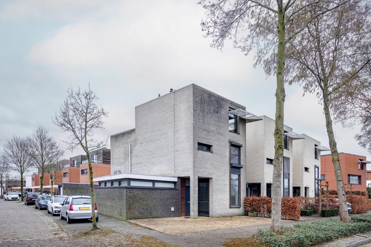 Wil je ruim en fijn wonen in Rijen op een rustige kindvriendelijke locatie in de wijk “De Vliegende Vennen”? 