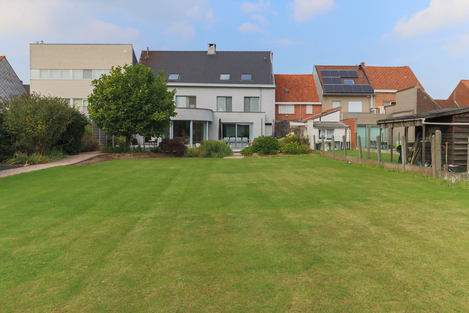 Zeer mooie statige woning op wandelafstand van het centrum te Wevelgem !