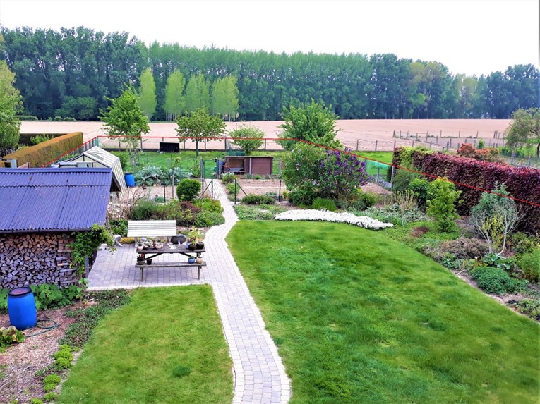 Ruime villa met klasse en grote tuin 