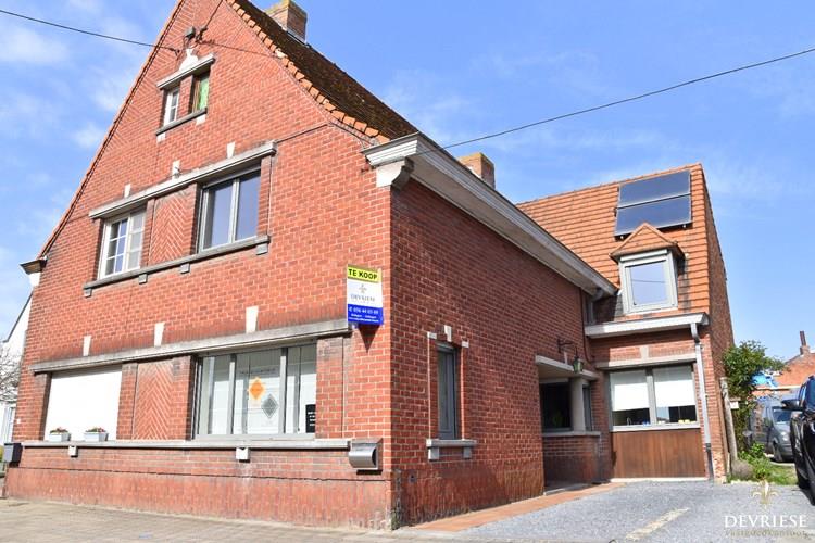 Ruime halfopen gezinswoning te koop met rustige ligging in Beveren-Leie 
