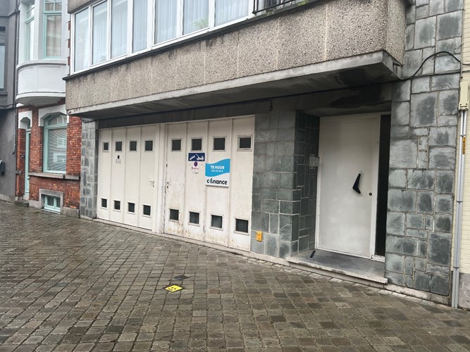 Afgesloten garagebox te huur te Oostende - Frere Orbanststraat 