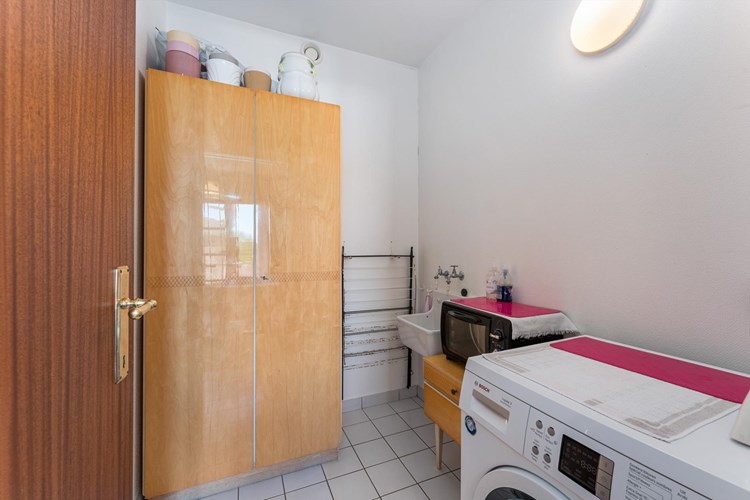 Instapklaar appartement met 2 slaapkamers en garage te centrum Roeselare 