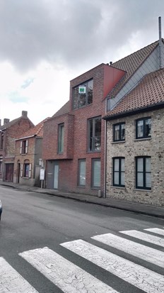 Ruim duplexappartement te huur in het Centrum van Veurne. 