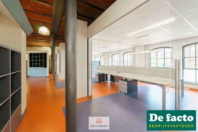 Ruim kantoor te huur met industri&#235;le look vlakbij Gent-centrum 