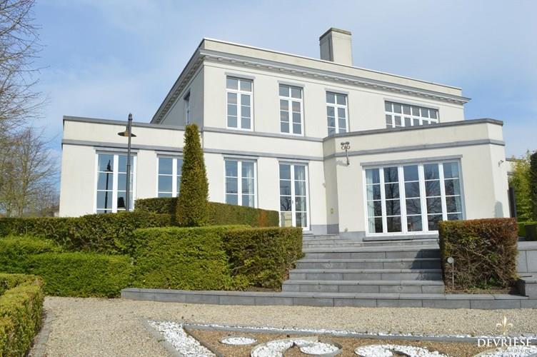 Exclusieve villa op topligging aan de rand van Kortrijk 