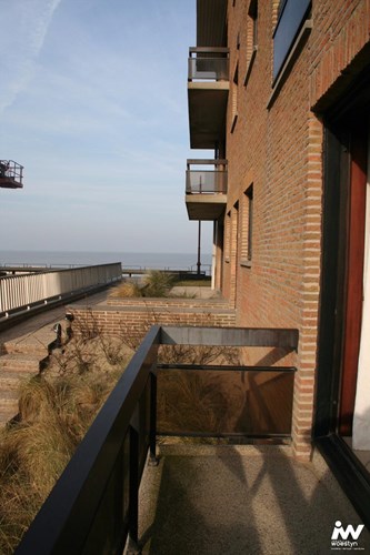 Appartement duplex agr&#233;able avec vue sur mer lat&#233;ral &#224; De Haan. 