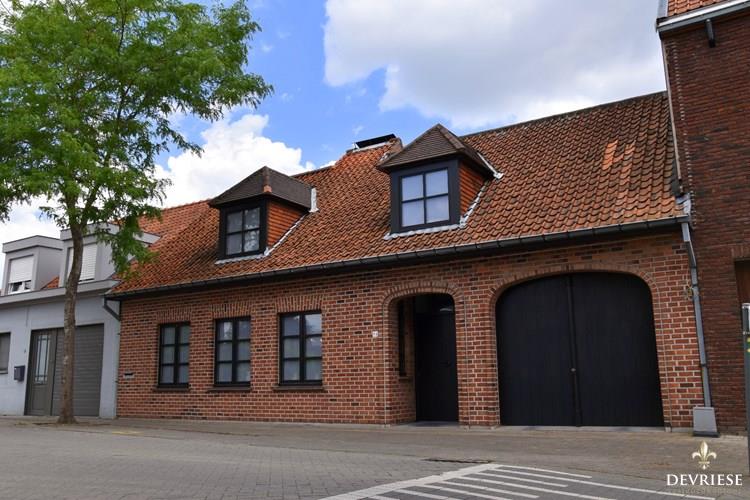 Top onderhouden eigendom te koop in Gullegem met 3 slaapkamers, garage en grote tuin 