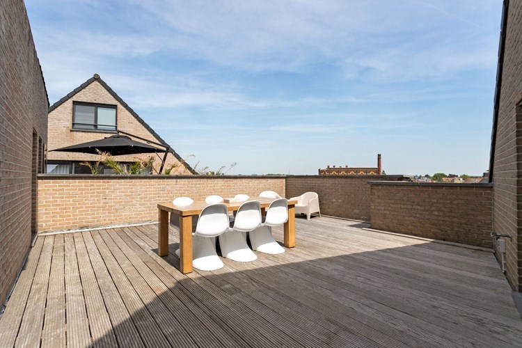 Moderne penthouse met 3 zongerichte terrassen 