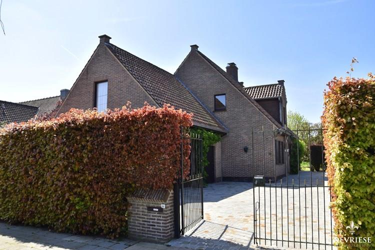 Statige villa met 4 slaapkamers, dubbele garage te koop op de Rodenburg, Marke 
