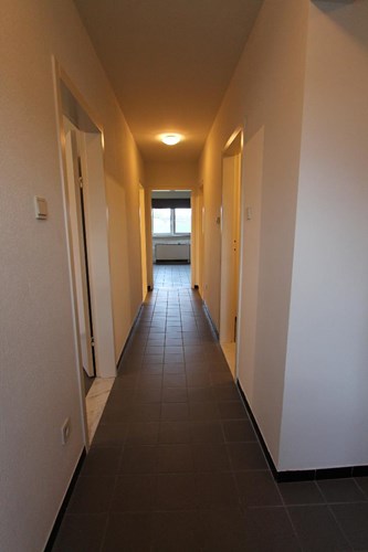 Ruim gelijkvloers appartement met 2 slaapkamers - Ondergr. + bovengr. staanplaats 