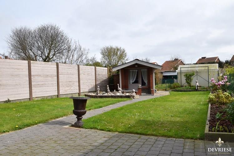 Kloeke eigendom met 4 slaapkamers, garage, zolder en zonnige tuin te koop in Gullegem 