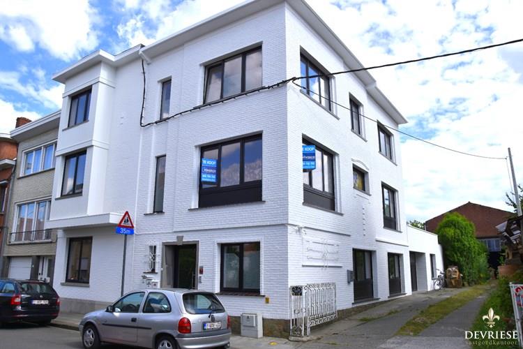 Groot 4 slpk appartement te koop in Wevelgem met autostandplaats 