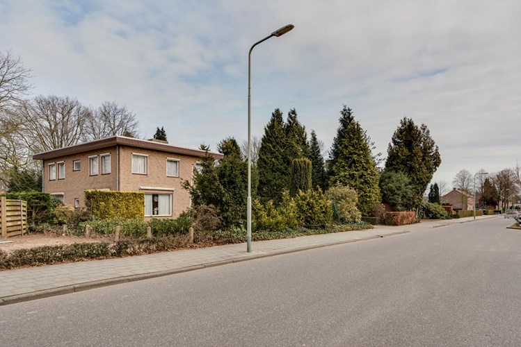 Royale vrijstaande villa in de kern van Haelen gelegen op een perceel van maar liefst ca. 1500 m2 