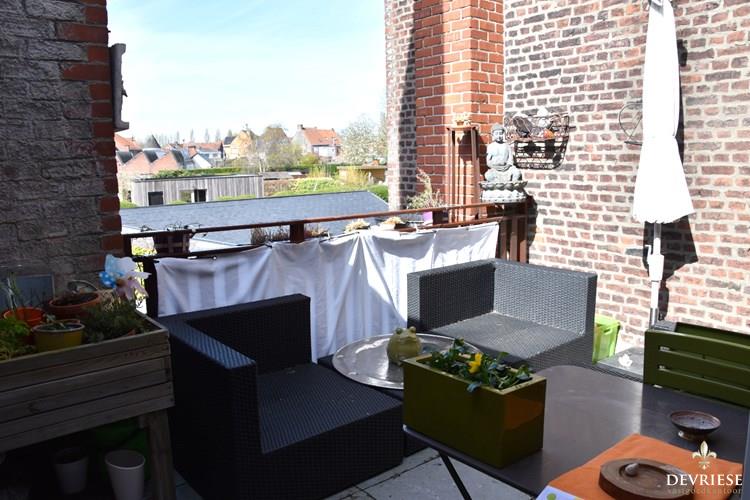Appartement met onderliggend handelspand te koop in centrum Rollegem 