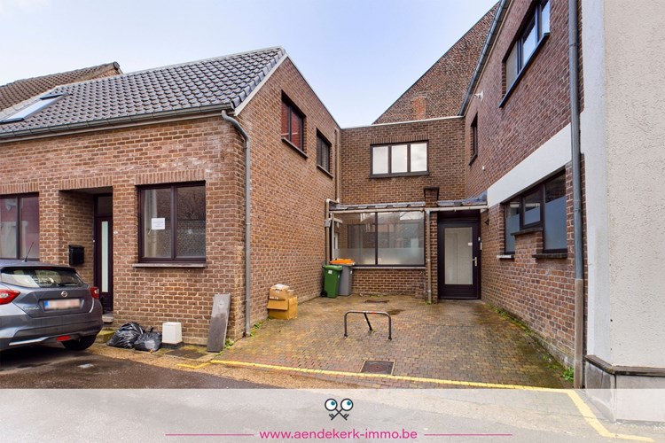 Investeringsobject (handelsruimte met appartement en een woning) in Stokkem 