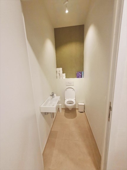 apart toilet op lager gelegen verdiep