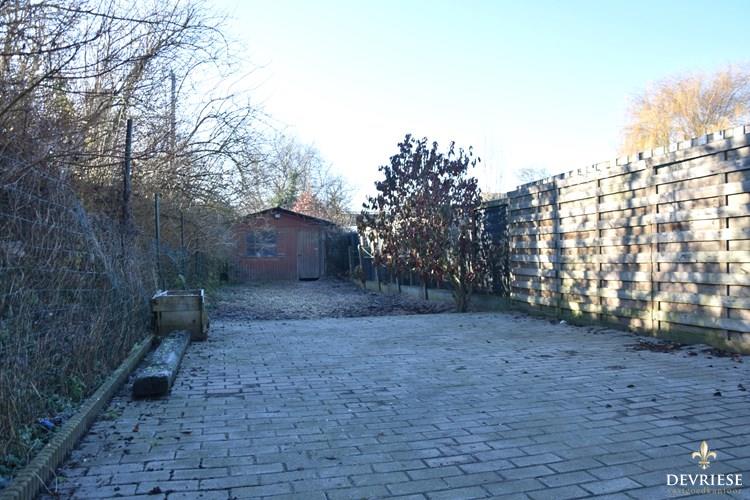 Halfopen gezinswoning met tuin en vlotte bereikbaarheid te koop in Kortrijk 