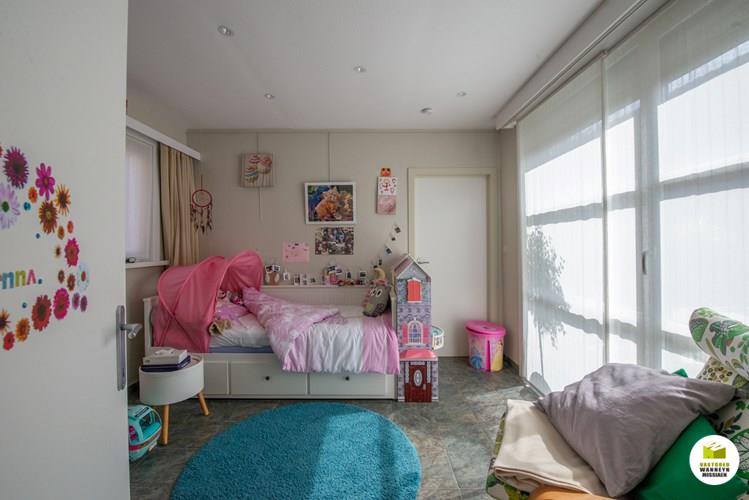 Gelijkvloers appartement met 2 slaapkamers en zonnige tuin en garage 