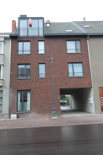 Zeer ruim duplex appartement gelegen in het centrum van Diepenbeek met 2 slaapkamers + garage 