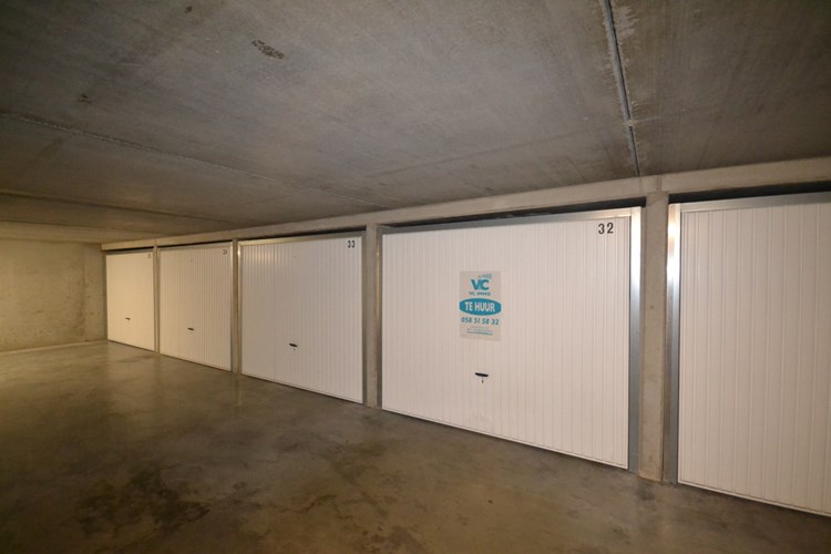 Gesloten garagebox  onder de zeedijk  of onder Astridplein 