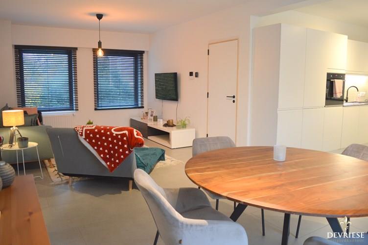 Vernieuwd appartement in het centrum van Heule met vlotte bereikbaarheid 