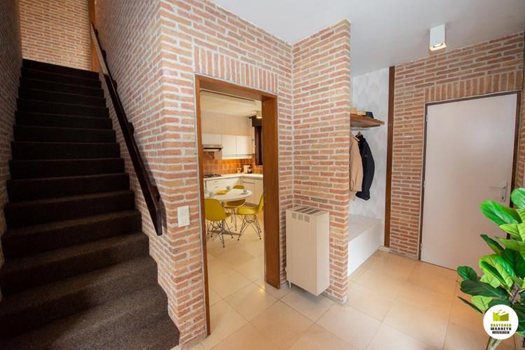 Ruime woning met 3 slaapkamers, garage en tuin op interessante ligging te Brugge 