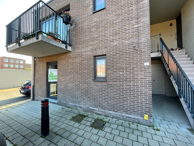 Gelijkvloers appartement met 2 slaapkamers met tuin en garage in centrum Roeselare 