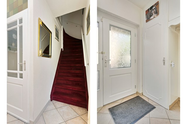 Entree van de woning met meterkast, trapopgang en deur naar woonkamer.