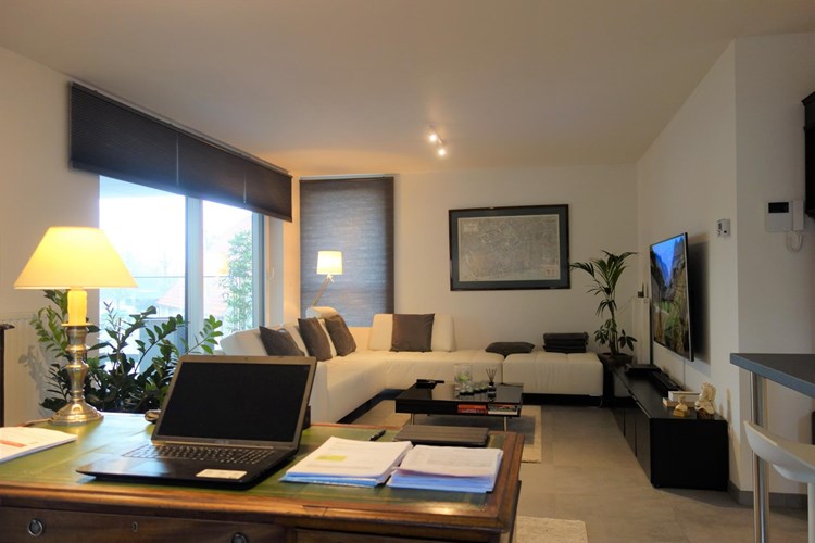 Comfortabel appartement met overdekt terras en staanplaats 