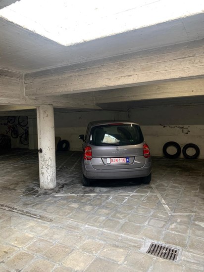 Ruime parkeerplaats te huur 