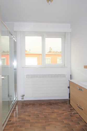Comfortabel 2 slpk-appartement met balkon en garage 