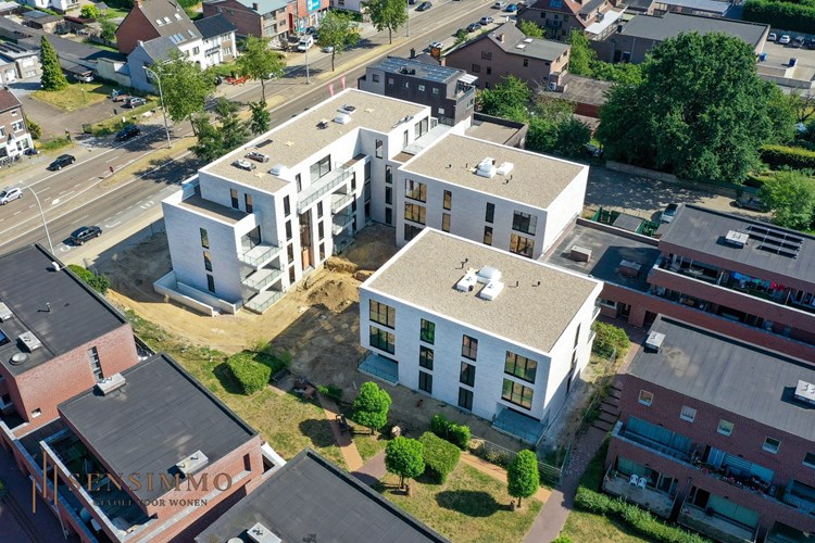 Gelijkvloers nieuwbouwappartement met 3slk+ tuin/terras+ parking + kelderberging! 