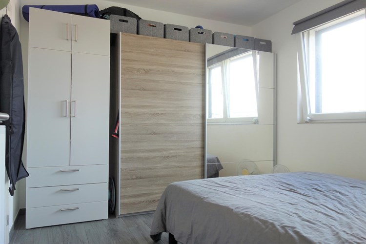 Comfortabel appartement met terras, autostnplts en kelder 