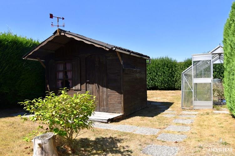 HOB met 4 slaapkamers, garage en grote tuin te koop in Wevelgem 