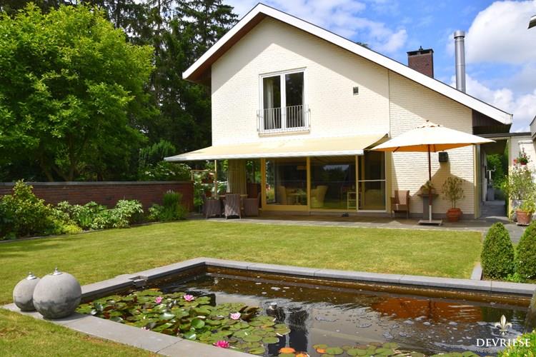 Instapklare villa m&#233;t magazijn / opslag (600m&#178;) te koop in Heule (Kortrijk) 
