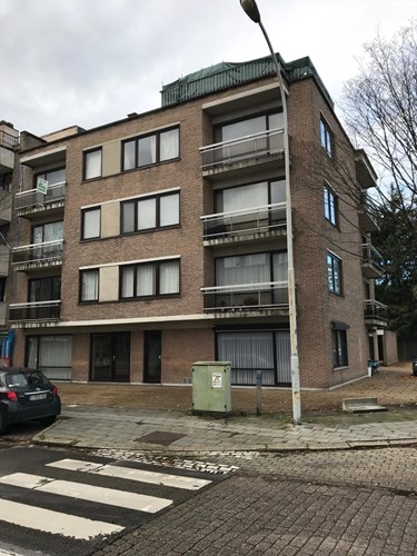 Dakappartement met 2 slaapkamers en romdom terrassen te Brugge 