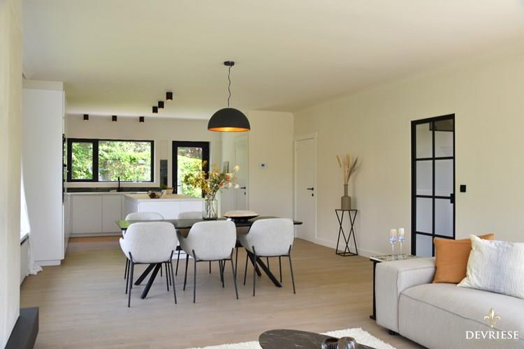 Vernieuwde villa met klasse-uitstraling te koop op residenti&#235;le locatie te Marke 