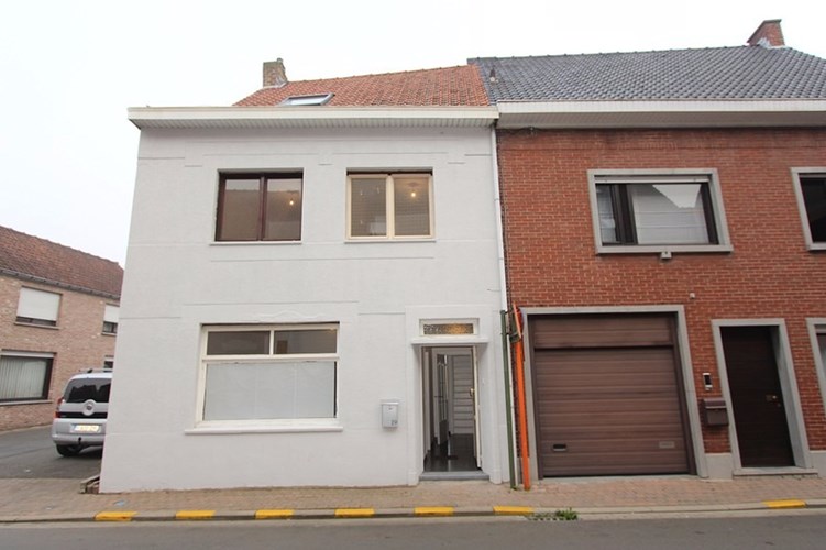 Volledig vernieuwde woning met 3 slaapkamers en tuin in centrum Torhout 