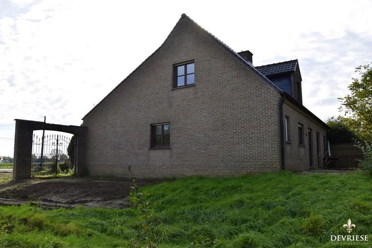 Villa met 4 slaapkamers te koop in Kuurne op 3932 m&#178; 