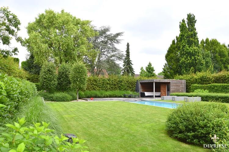 Uitzonderlijke villa met zwembad te koop in Rollegem 