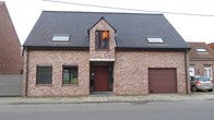 Woning met 4 ruime slaapkamers, garage en tuin gelegen in het centrum Maldegem. 