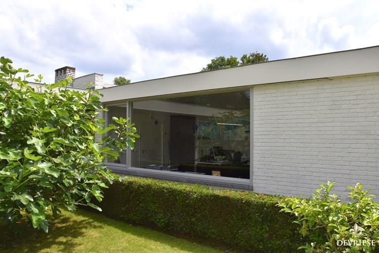 Instapklare villa m&#233;t magazijn / opslag (600m&#178;) te koop in Heule (Kortrijk) 