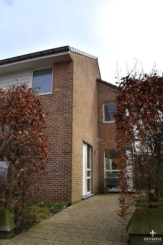 Recente HOB (BJ 2007) met 3 slaapkamers en garage op zuidgericht perceel te koop in Heule 