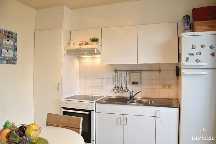Instapklaar 2-slaapkamer appartement te koop in Deerlijk,m&#233;t garage en 2 staanplaatsen op eigen terrein 