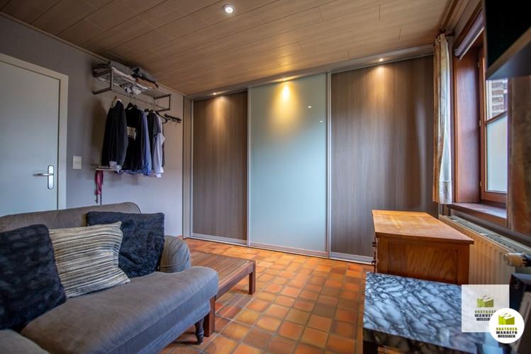 Alleenstaande villa met gelijkvloerse slaapkamer en - badkamer op -+ 1100 m2 