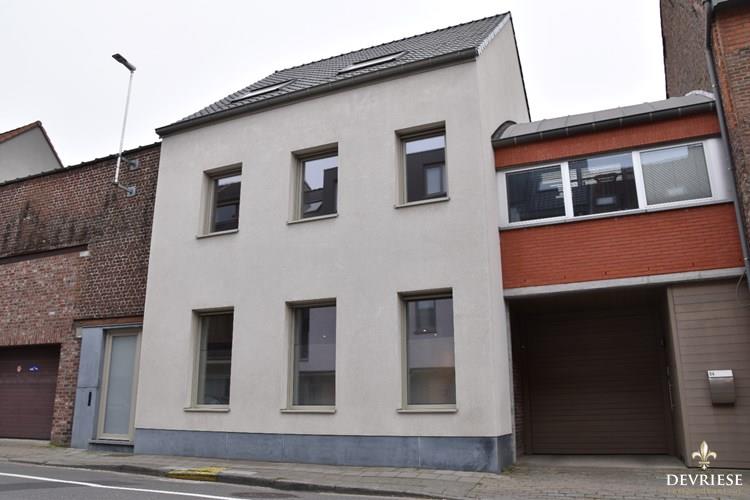 Perfect vernieuwde woning te koop in Wevelgem met 4 slaapkamers, 2 badkamers en onderhoudsvriendelijke tuin 